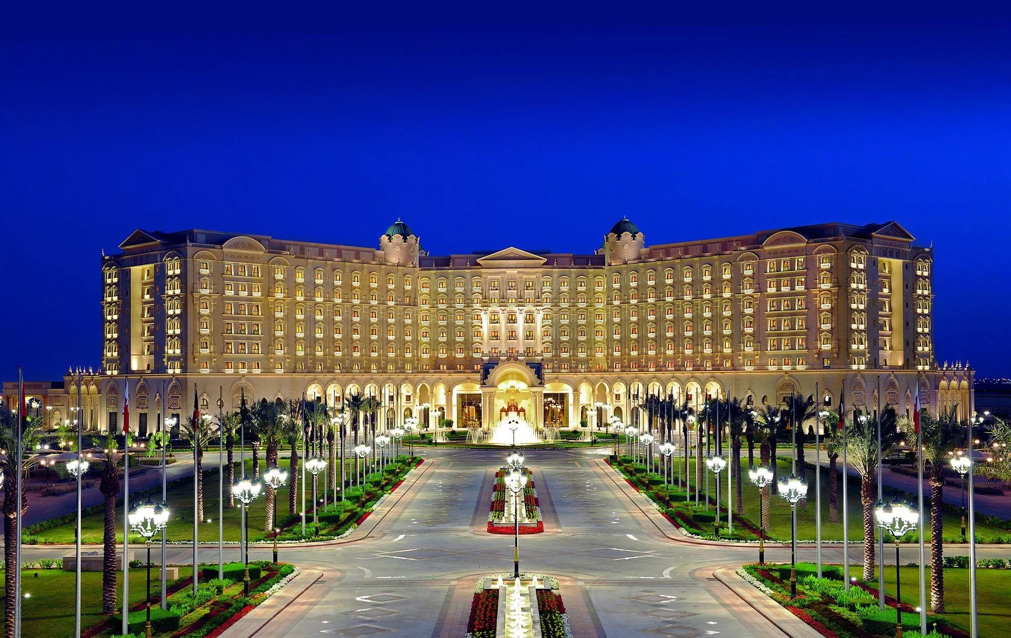افخم فنادق في جدة: رحلة إلى عالم الرفاهية والإستجمام