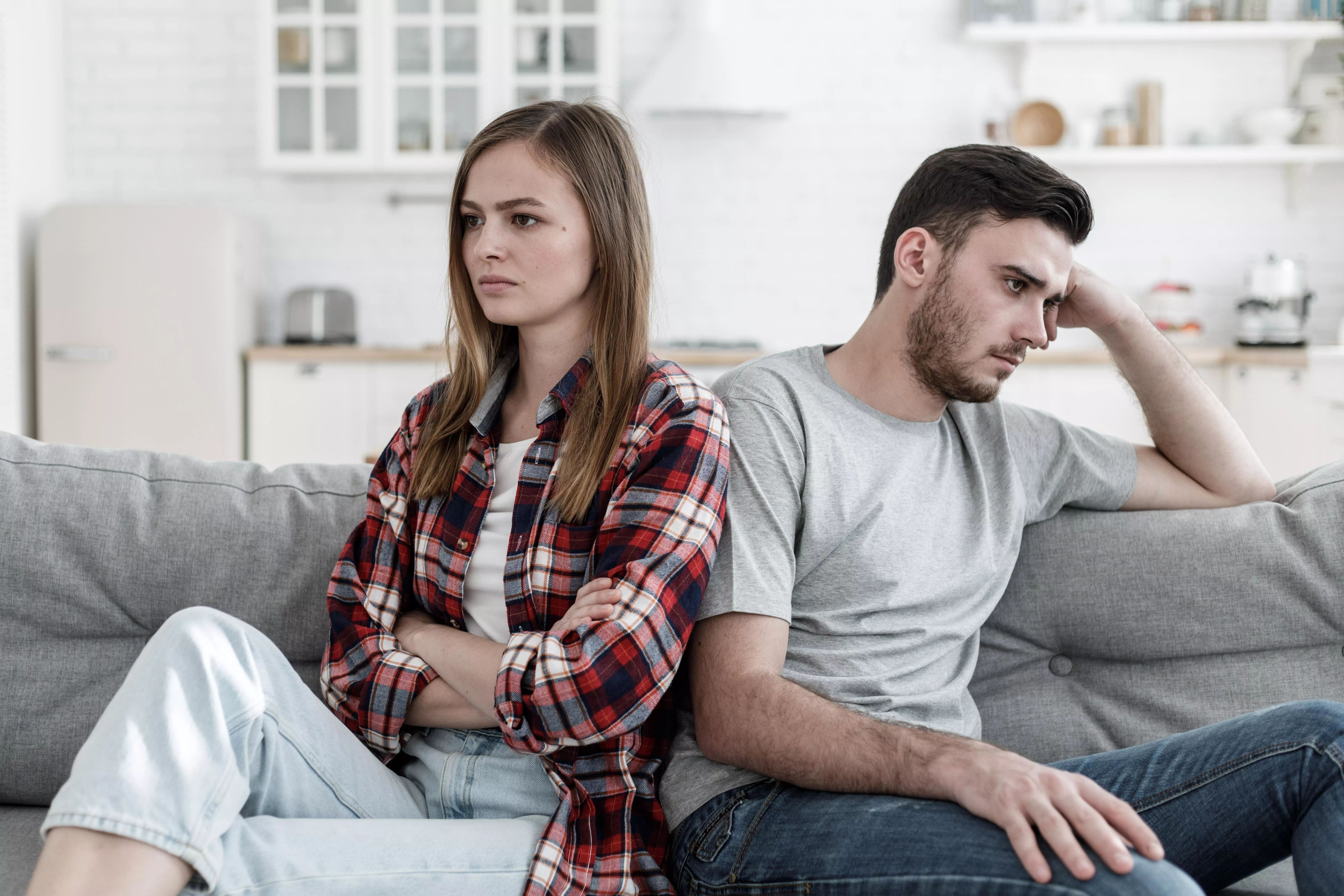 الصمت الزوجي: كل ما عليكِ معرفته عن أسبابه والعوامل التي تزيد منه