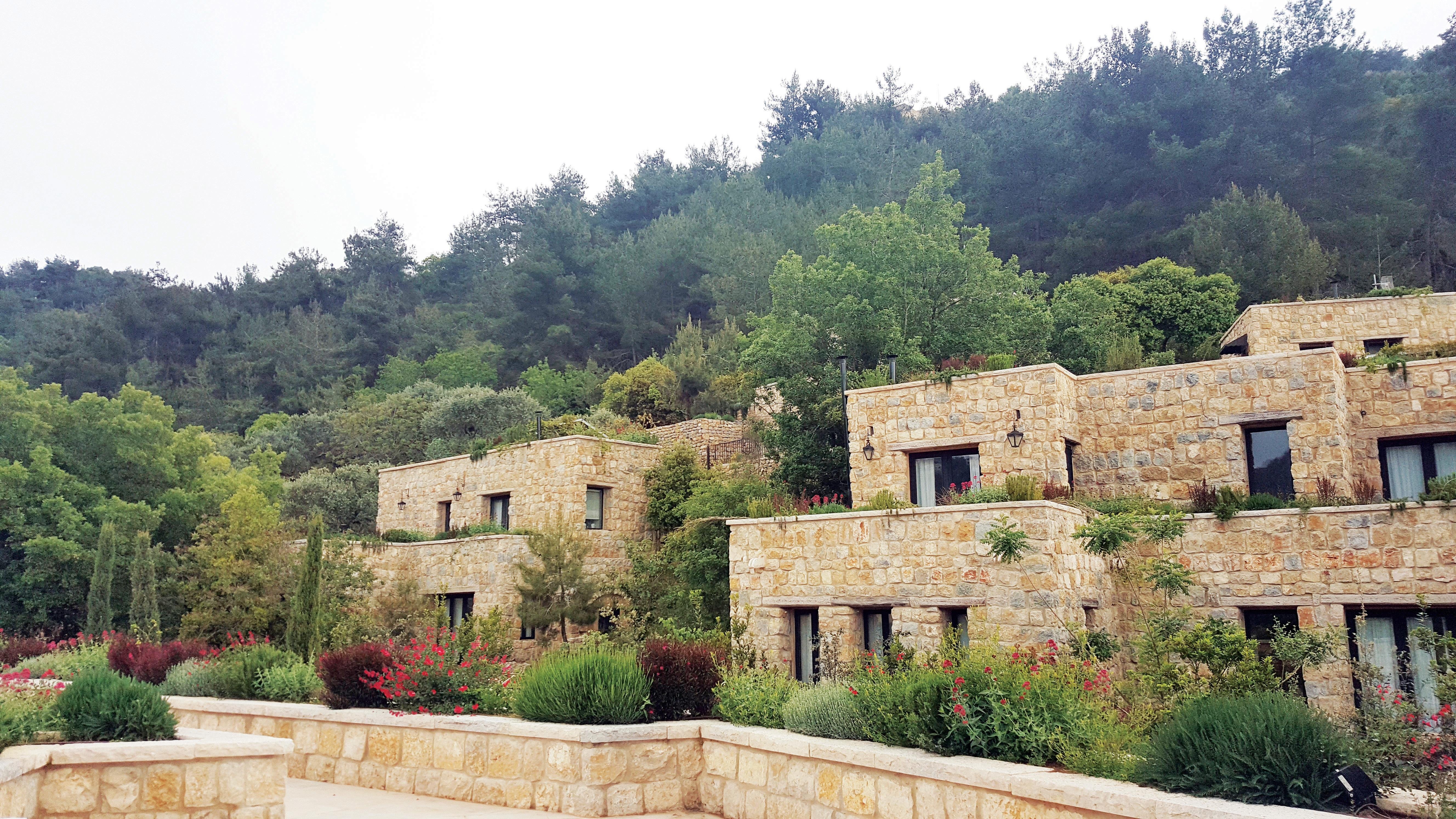 السياحة في لبنان بيوت ضيافة بكرزاي