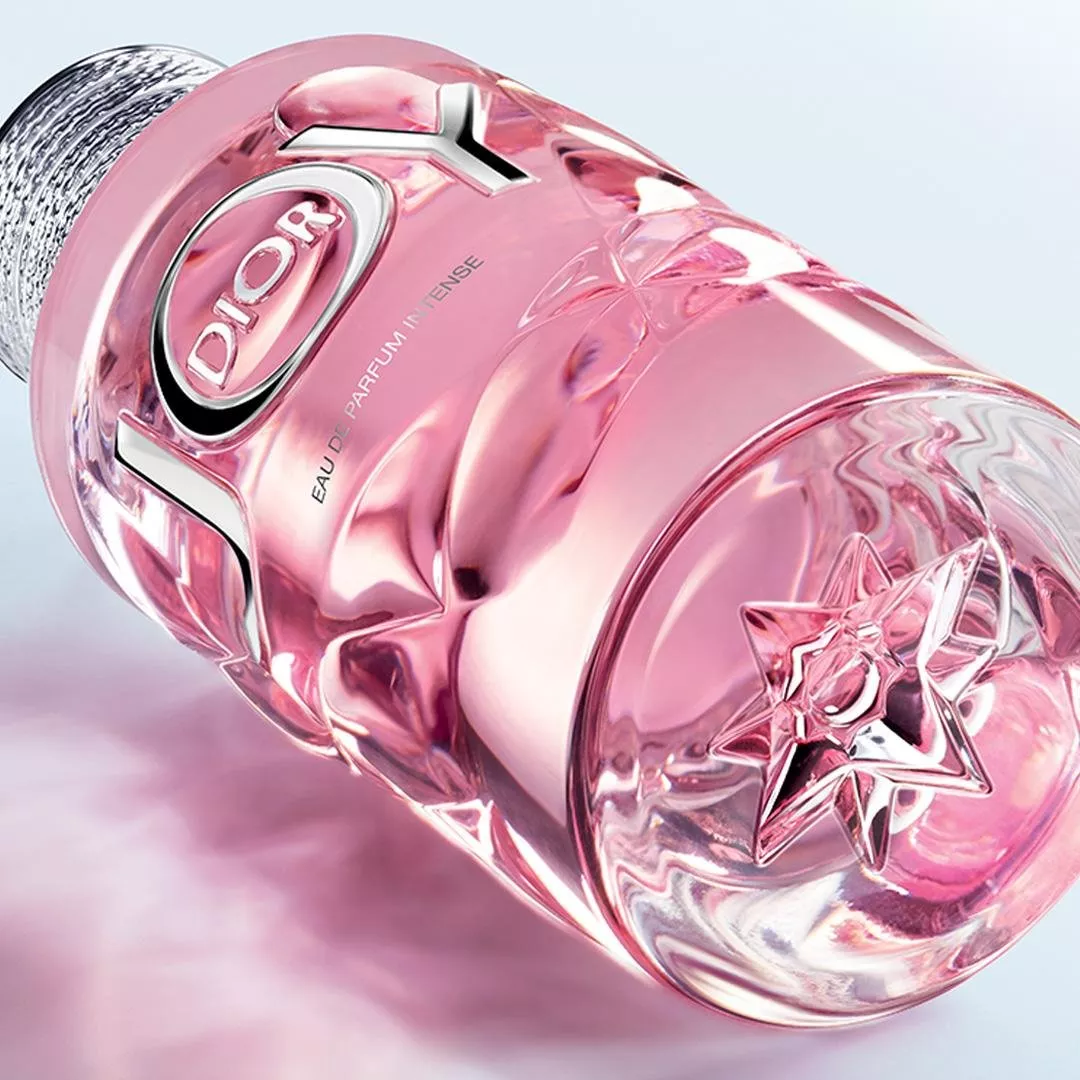نكّهي إطلالتكِ بجرعة من الأنوثة مع عطر JOY by Dior Eau de Parfum Intense الجديد