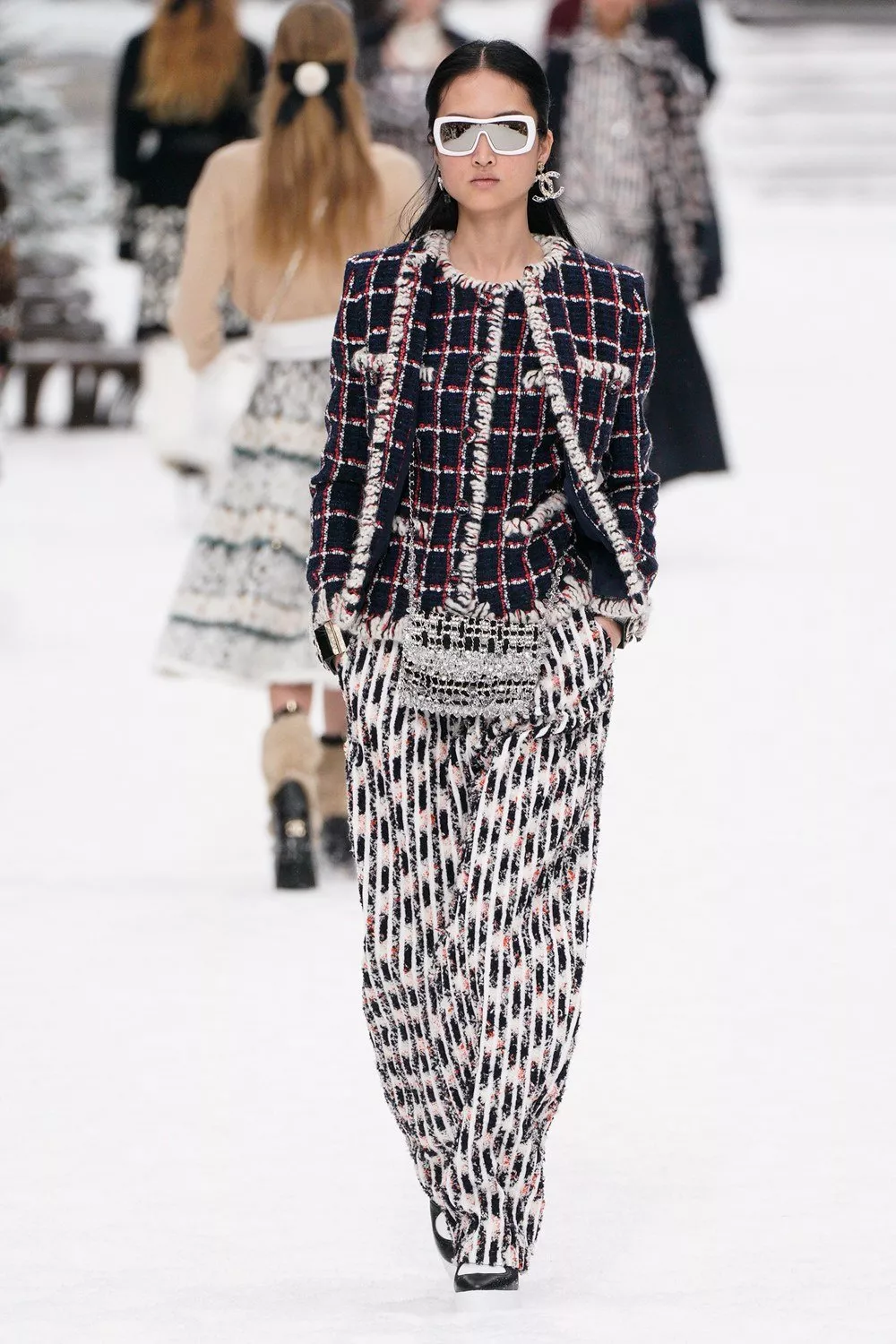 عرض أزياء Chanel لخريف 2019: منصّة تزلّج وسط القصر الكبير في باريس
