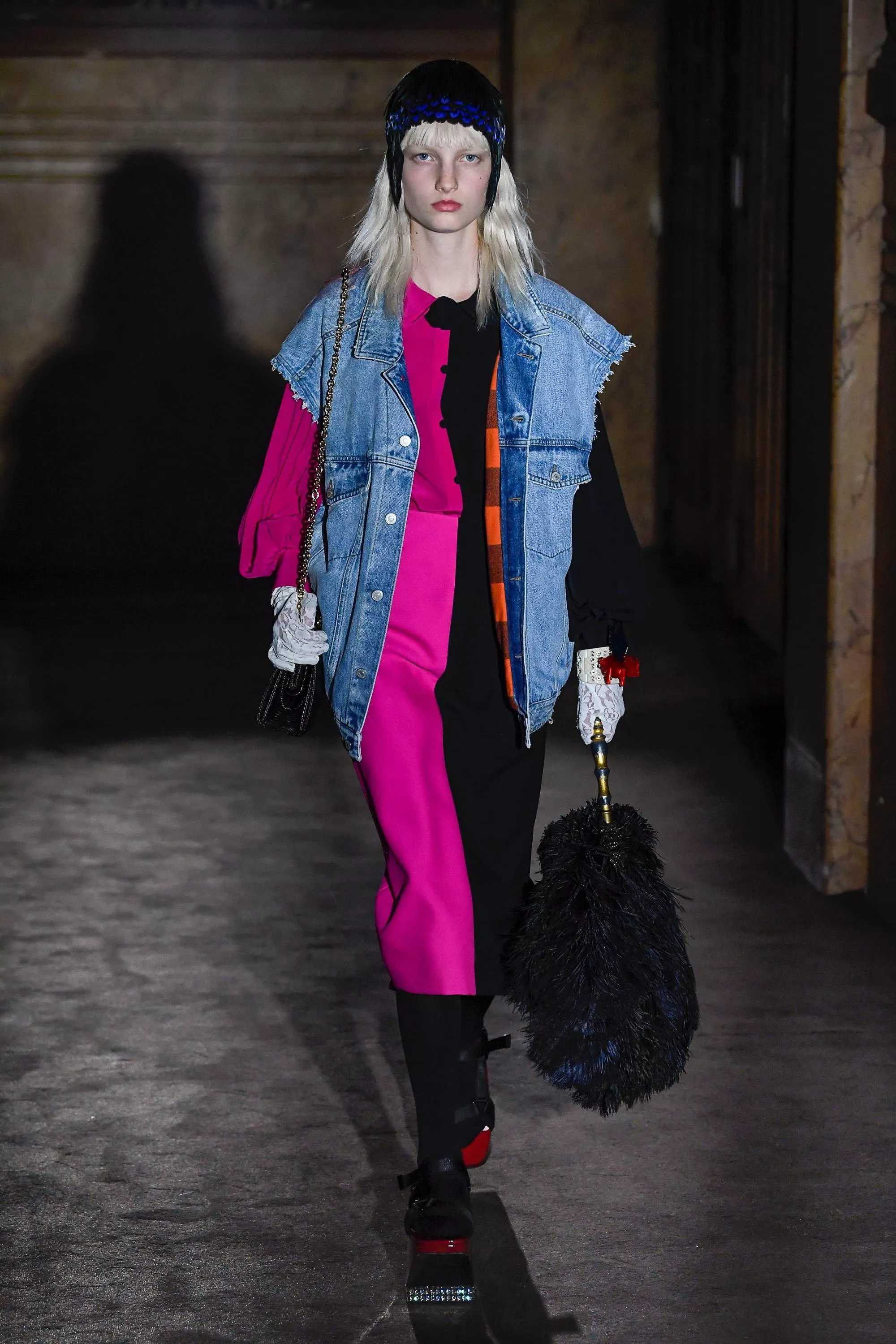 عرض Gucci لربيع 2019 في أسبوع الموضة الباريسيّ: ازدواجيّة في الأسلوب بين الكاجوال والمنمّق
