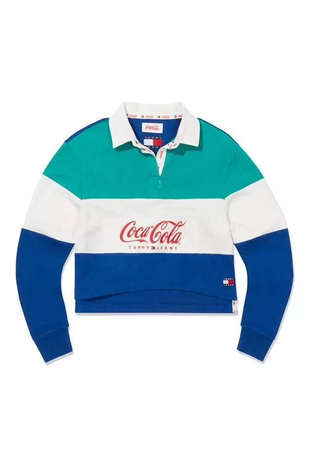 تومي هيلفيغر تُطلق مجموعة كبسولية Tommy Jeans Coca-Cola بالتعاون مع شركة كوكا كولا
