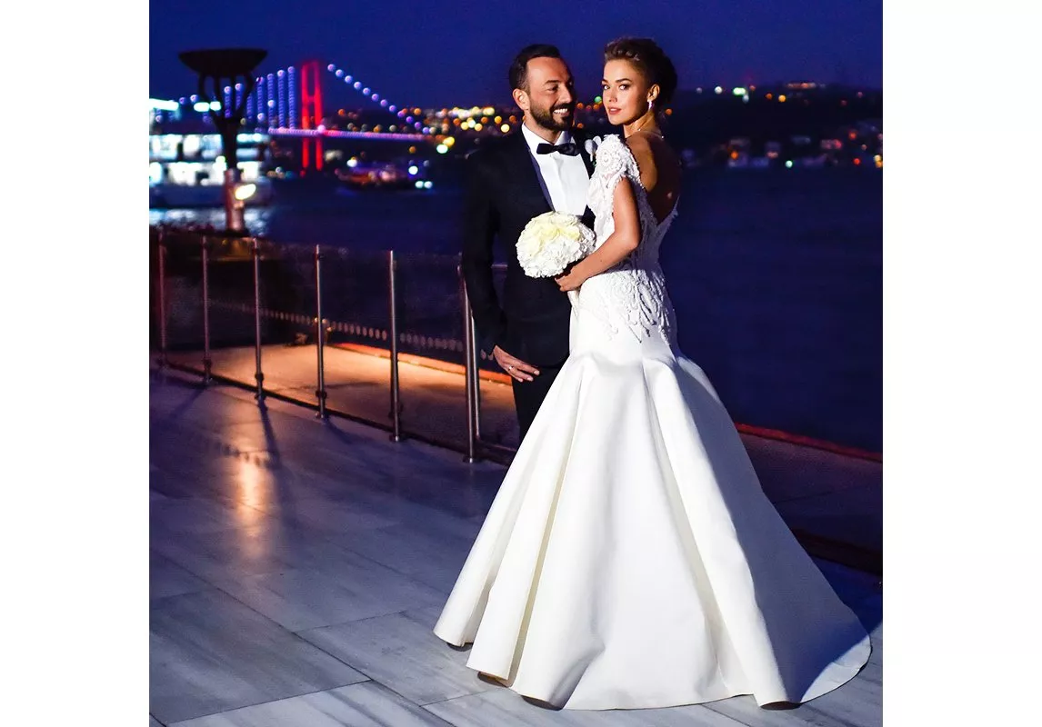 صور حفل زفاف الممثلة التركية Bensu Soral:  ثلاث إطلالات عروس ناجحة
