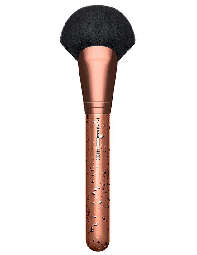مجموعة مستحضرات MAC Cosmetics - مجموعة برونزر