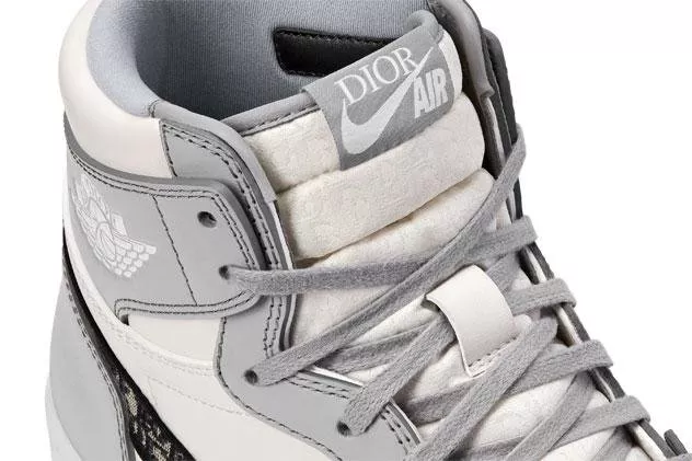 ديور تُطلق حذاء Air Jordan 1 OG Dior الرياضي ومجموعة الكبسولة Air Dior