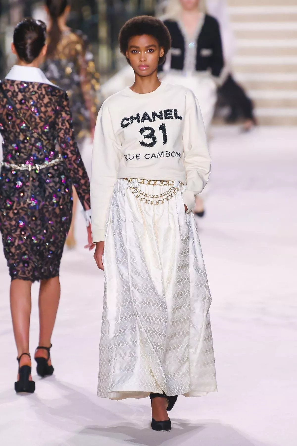 Chanel تطلق مجموعة Metiers d’Arts لخريف 2020: مزيج بين الأناقة والطابع العصري