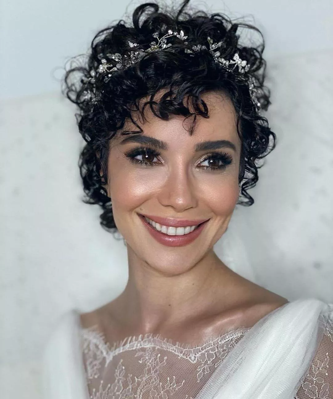 صور حفل زفاف الممثلة التركية سونغل اودن، بطلة مسلسل نور