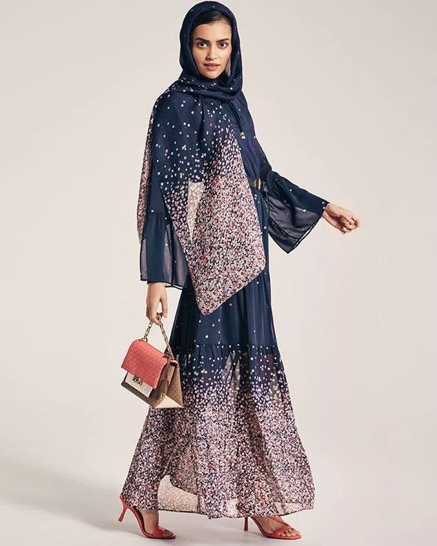 مايكل كورس تطلق كبسولة من الملابس والأكسسوارات للاحتفاء باللباس المحتشم في رمضان 2020