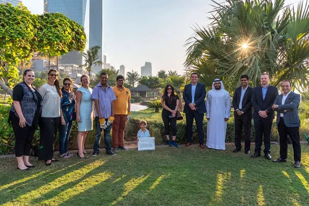 الريتز - كارلتون دبي يحتفي بعام زايد والذكرى الـ47 لليوم الوطني الإماراتي من خلال حملة لزراعة أشجار الغاف
