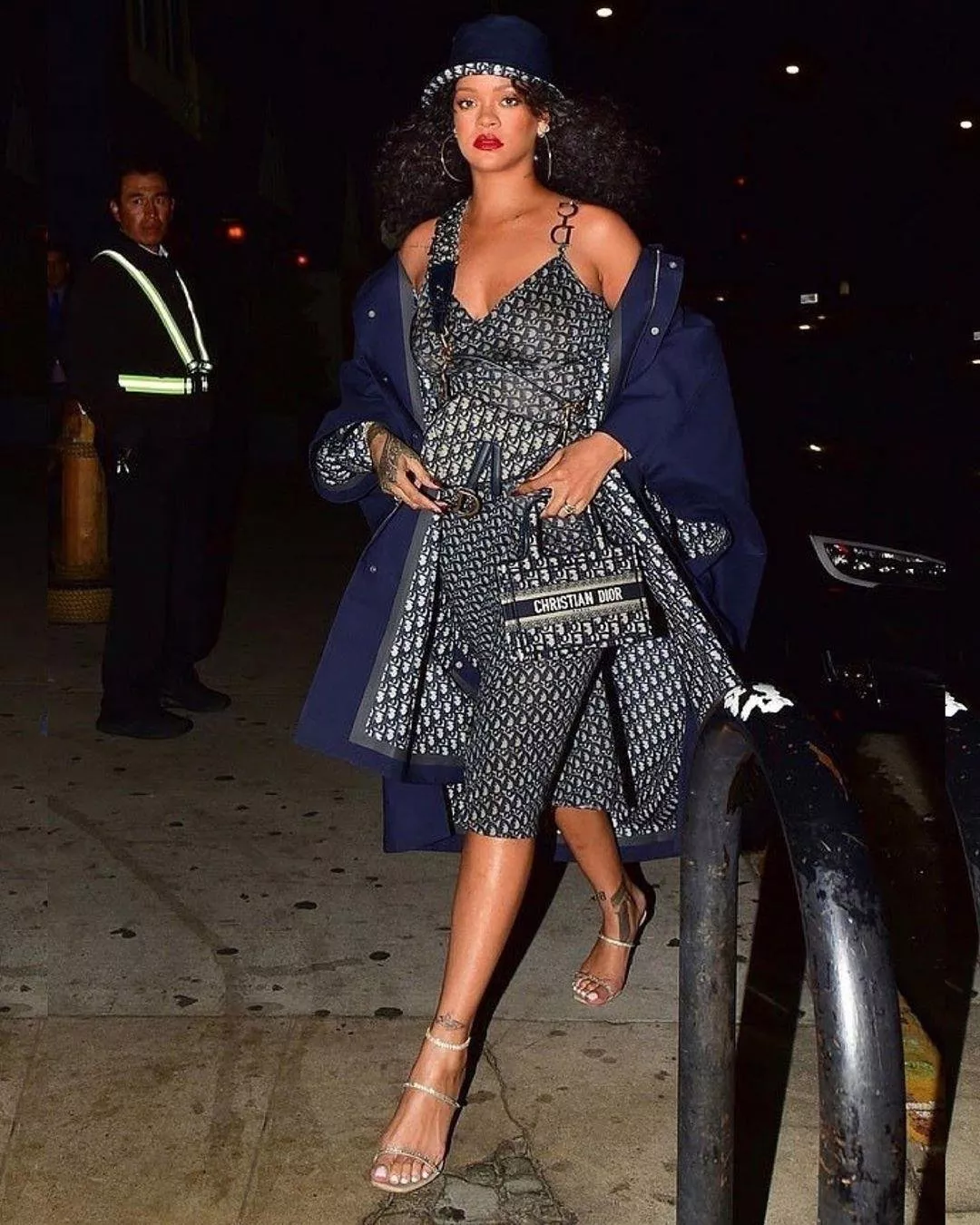 Rihanna تعيّن المصممة الأردنية أمينة معادي لتصميم أحذية Fenty