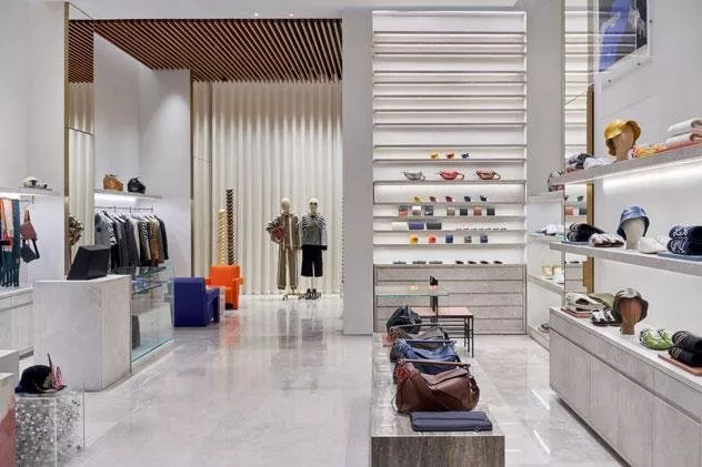 لويفي تكشف عن افتتاح متجر أكبر في دبي مول