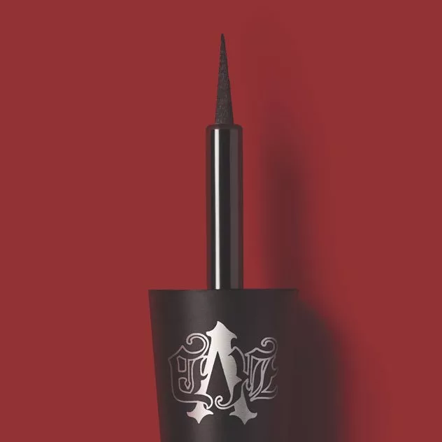 Kat Von D Beauty تطرح 3 أقلام آيلاينر بتركيبة سائلة