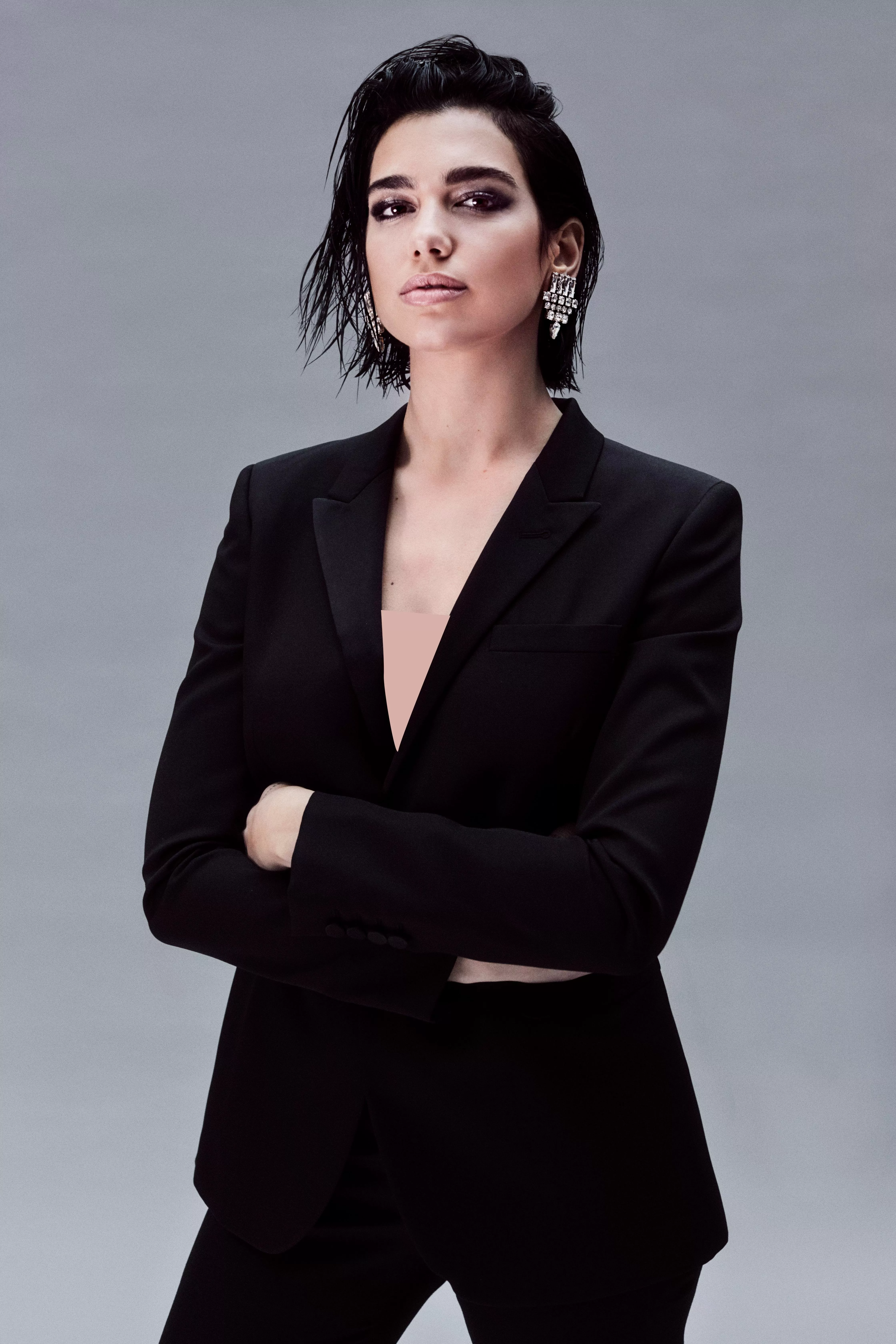 Yves Saint Laurent تعلن Dua Lipa سفيرة عطرها النسائي الجديد