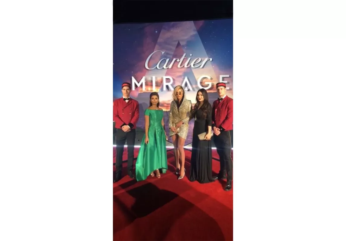 إطلالات النجمات والفاشينيستا في حفل Cartier Mirage في دبي