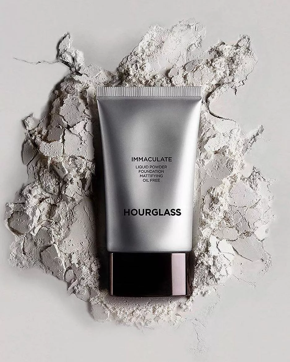 HourGlass تُطلق كريم أساس سائل بتركيبة بودرة Hourglass Immaculate Liquid Powder Foundation