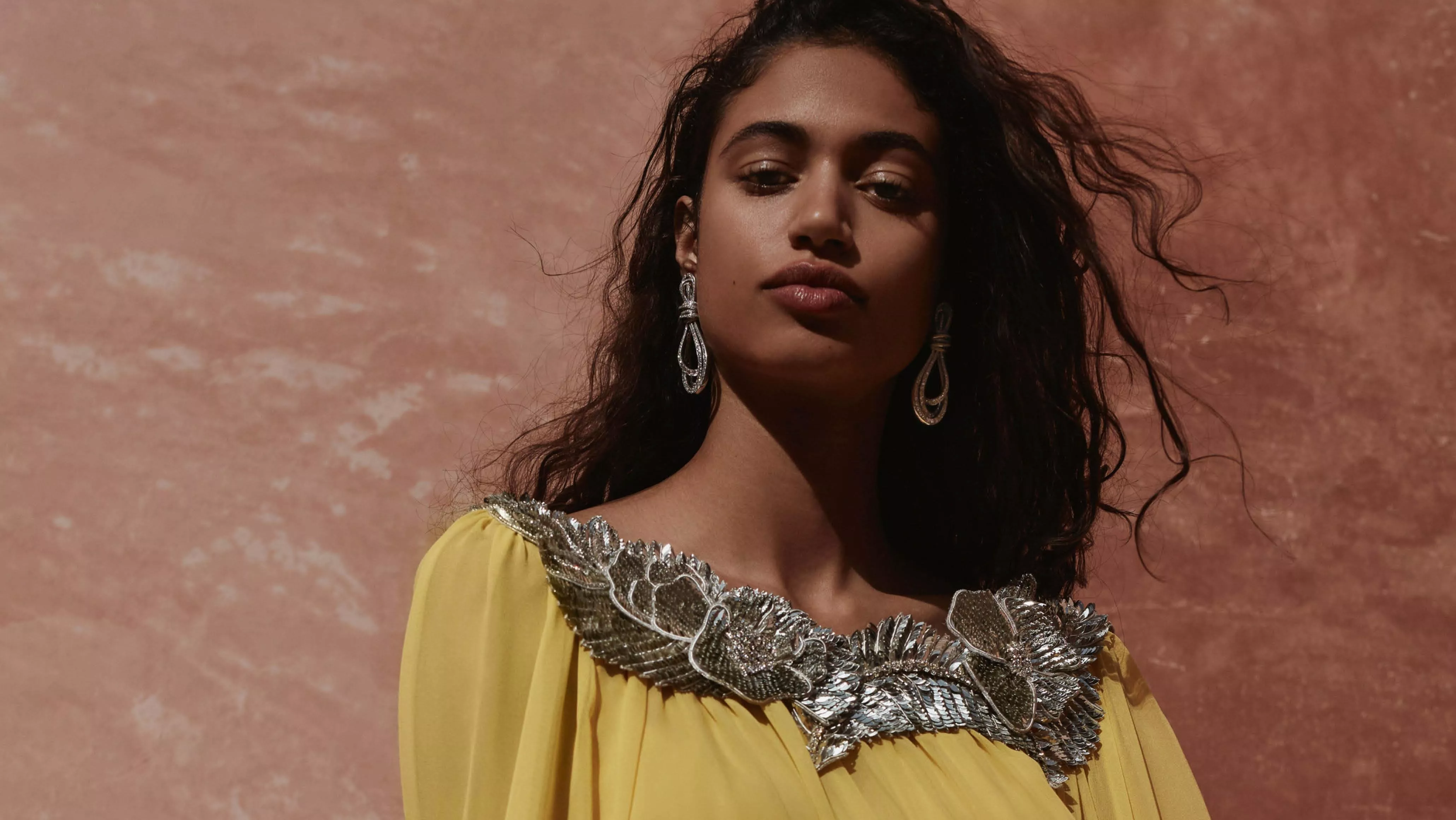 موقع Net-A-Porter يطرح تشكيلة من الأزياء المحافظة قبل حلول شهر رمضان 2020