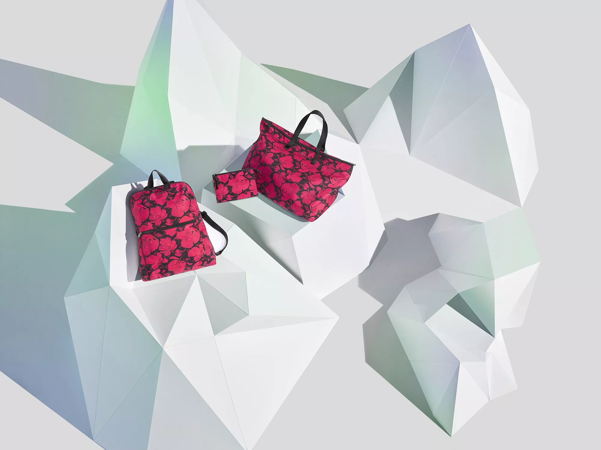 Tumi تطلق تشكيلة من الحقائب بألوان جديدة إحتفالاً بموسم الأعياد