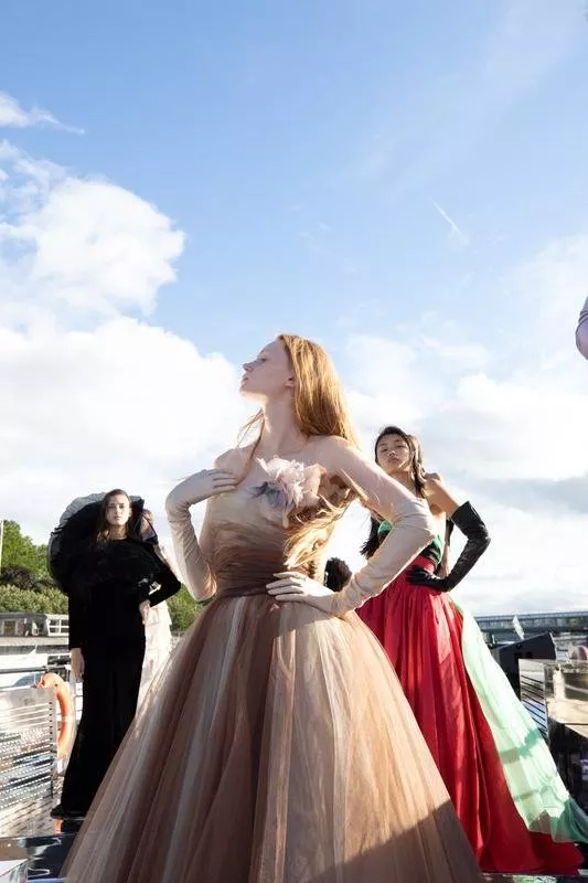 أبرز ما لفتنا في أسبوع الموضة الباريسي للخياطة الراقية لخريف 2020