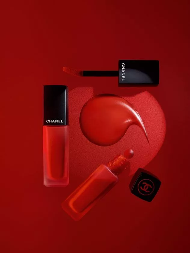 شانيل تُطلق مجموعة أحمر شفاه Rouge Allure Ink Fusion بتأثير خالٍ من اللمعيّة