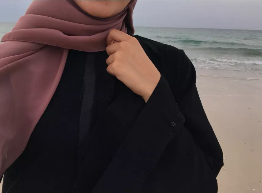 حملة العبايا المقلوبة: تعبير عن رفض النساء السعوديات لارتدائهنّ العبايا التقليدية