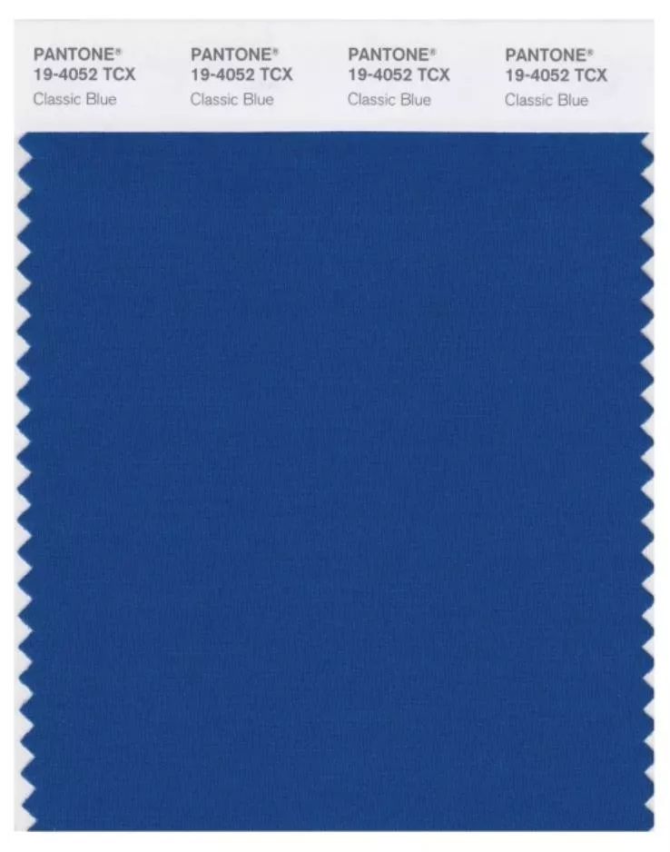 لون البانتون الأزرق Classic Blue هو تدرّج عام 2020: إطلالات راقية تعكس ثقتكِ بنفسكِ