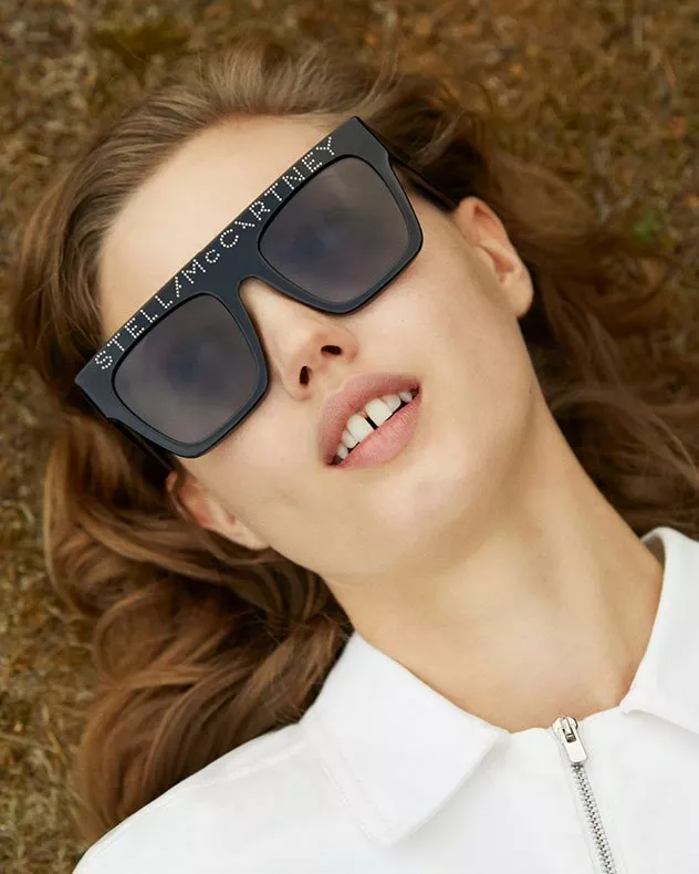 علامة Stella McCartney تتّبع مقاربة مستدامة في تصميم النظّارات
