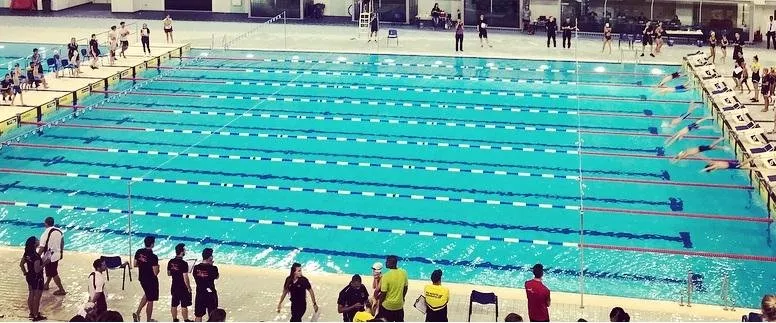أبرز أكاديميات تعلم السباحة في دبي، تقدّم تدريبات للمبتدئات والمحترفات