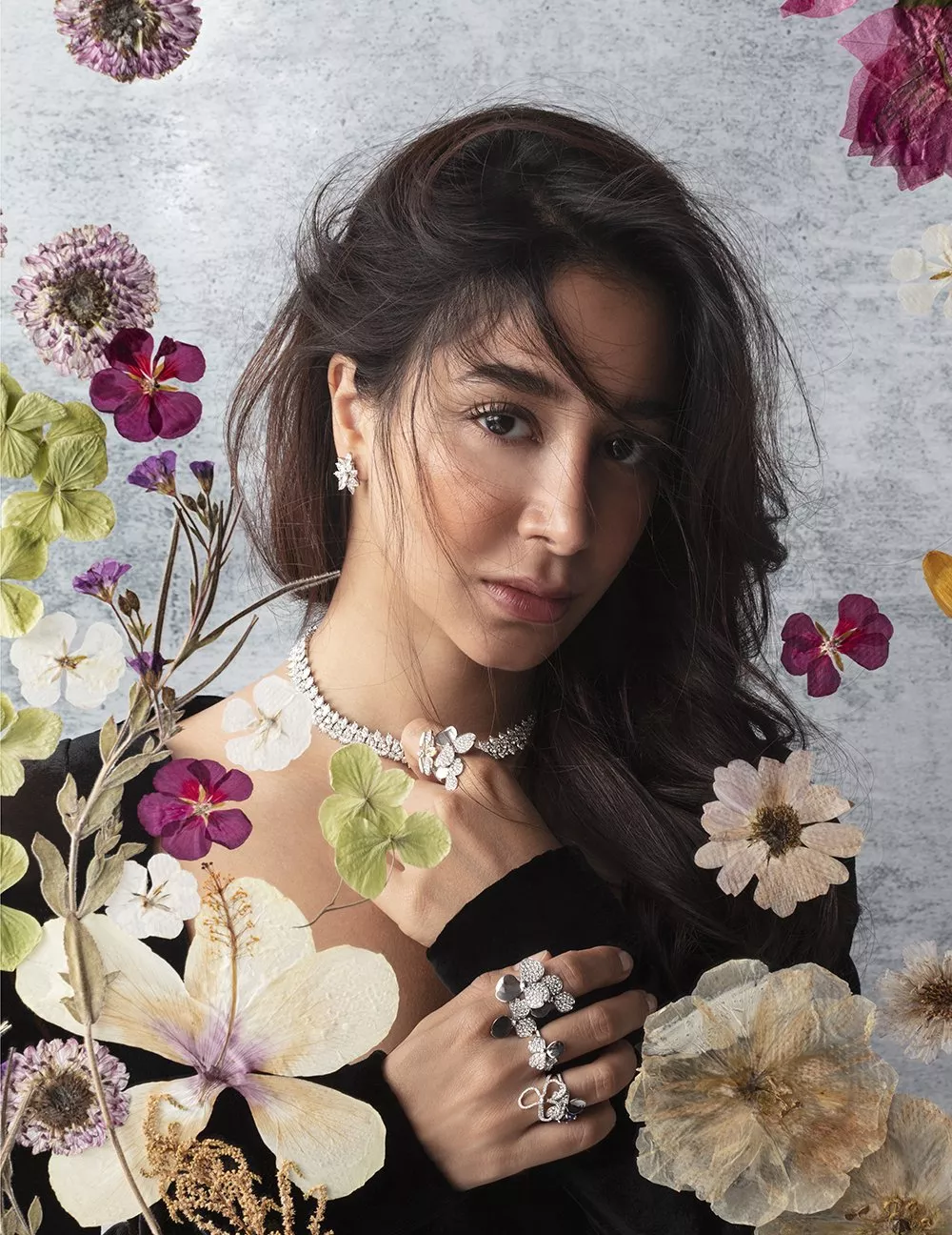 .Tiffany & Co تطلق مجموعة مجوهرات Paper Flowers: هويّات نساء مختلفات بطلتها أسيل عمران