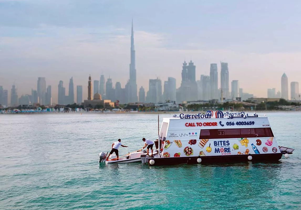 دبي تفتتح أول سوبر ماركت عائم لها في البحر!