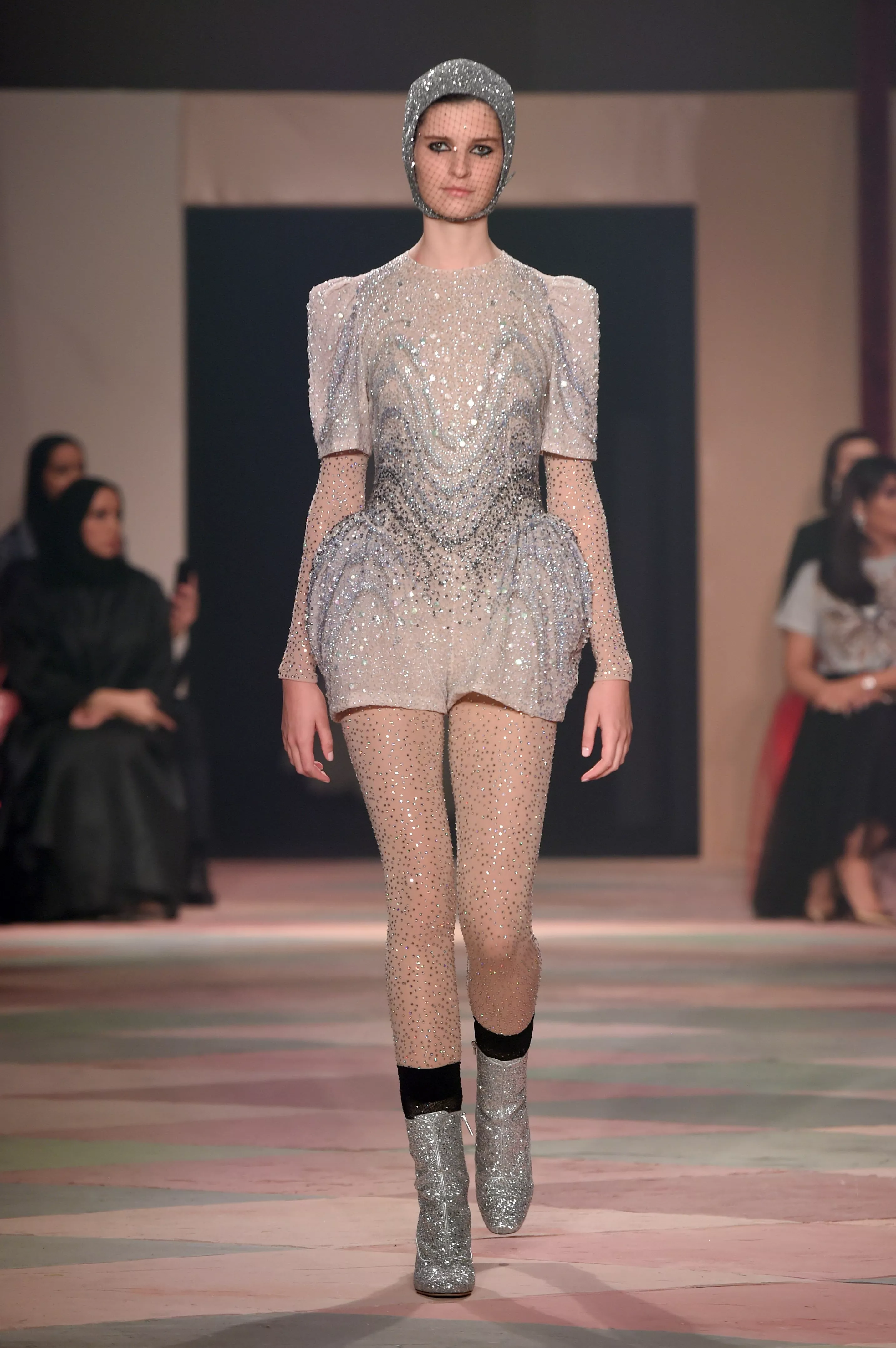 Dior تقدّم مجموعة الخياطة الراقية لربيع 2019 للمرّة الأولى في دبي: 15 تصميم مخصّص للشرق الأوسط