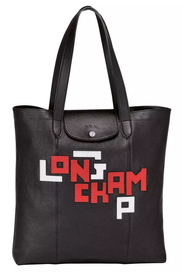 لونشان تُطلق مجموعة Longchamp LGP بطباعة عصرية لحروف الاسم