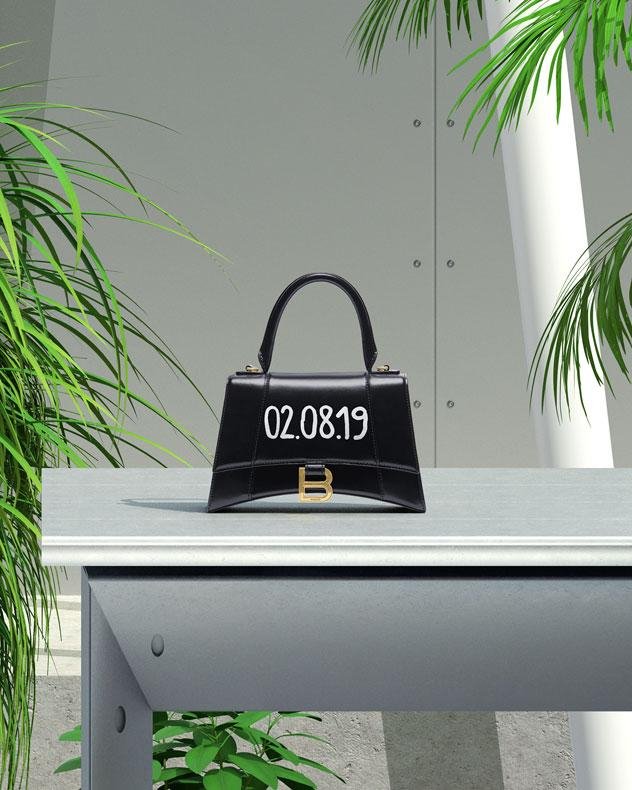 The Balenciaga Ephemeral Handbag Shop - مجموعة حقائب بالينسياغا - حقيبة Hourglass