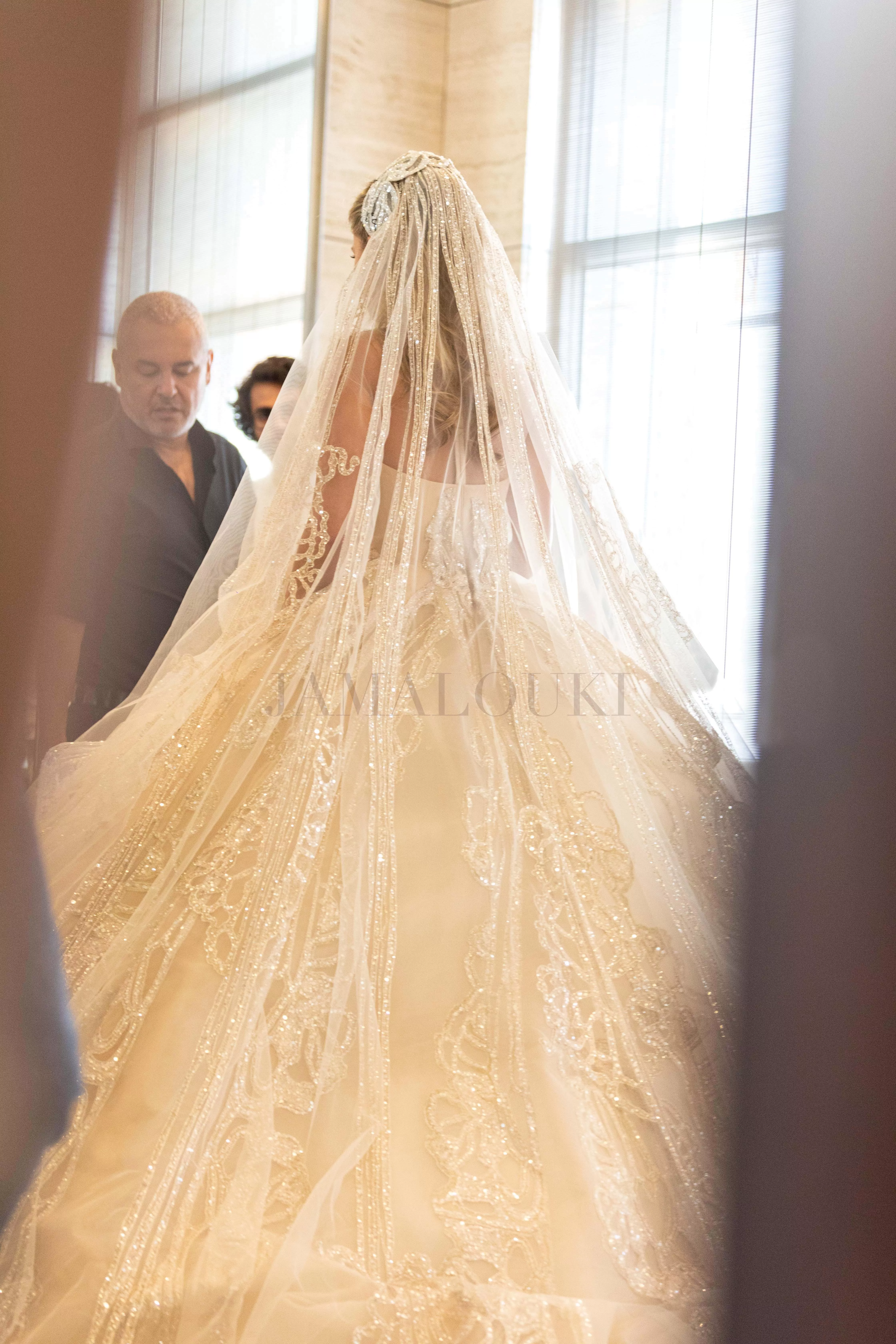 فستان زفاف كريستينا مراد: من قيد التنفيذ إلى تحفة فنية!