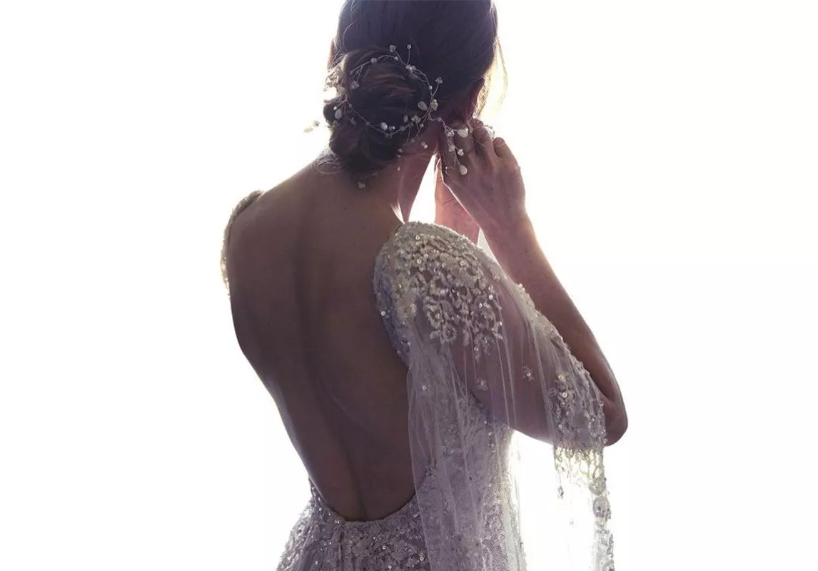إطلالة الممثلة الأميركيّة Hilary Swank في زفافها تتكلّل بفستان ساحر من تصميم Elie Saab
