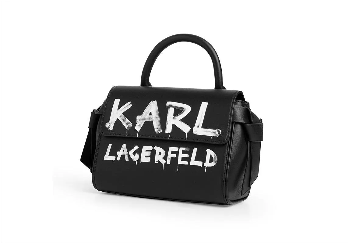 مجموعة Karl Lagerfeld لخريف 2020: لينا الغوطي تأخذنا إلى القرن الثامن عشر