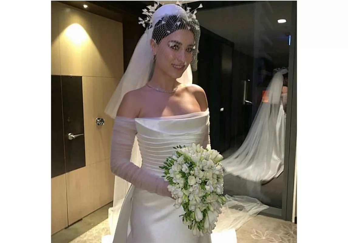 صور زفاف هازال كايا وعلي أتاي: إطلالتان للعروس متناقضتان وإنّما ناجحتين 100%