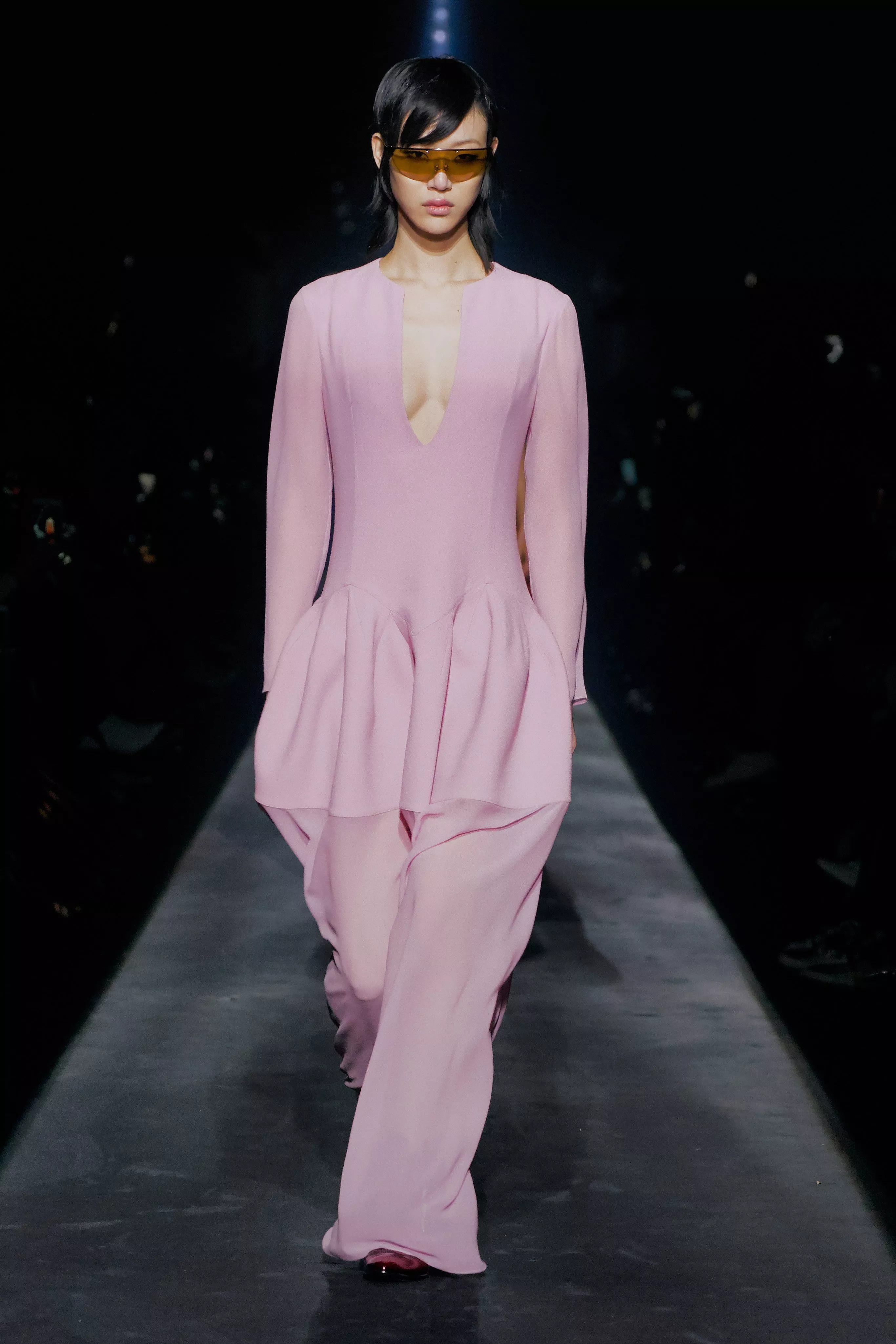 مجموعة Givenchy للأزياء الجاهزة لخريف 2019: تصاميم مستوحاة من الثقافة البريطانية ومن حكايا الحب القديمة