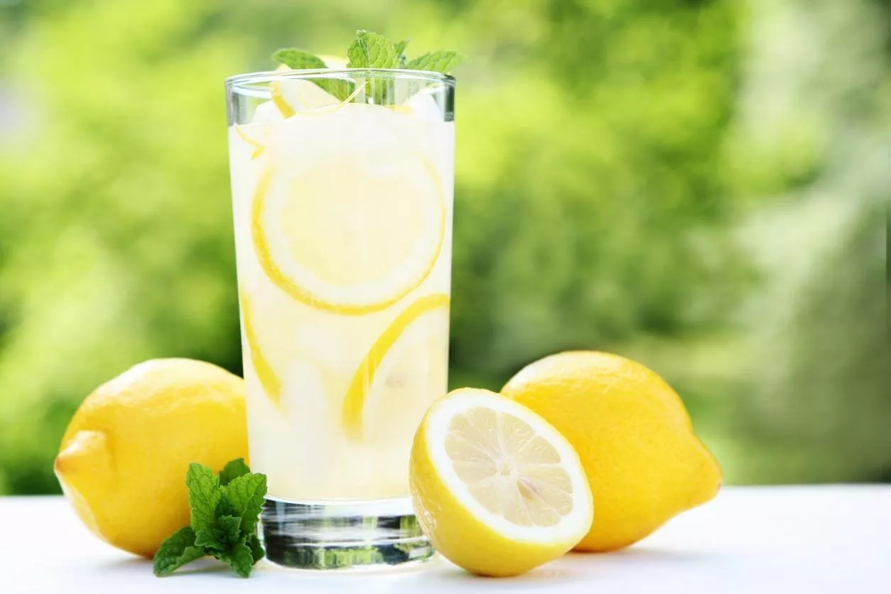 ما هي فوائد تناول عصير الليمون في رمضان؟