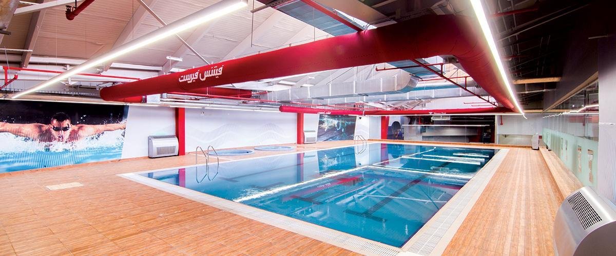 اكاديمية تعليم سباحة في السعودية السباحة 