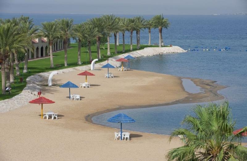 اماكن سياحية في الخبر المملكة العربية السعودية جزيرة شاطئ نصف القمر الهاف مون في الخبر