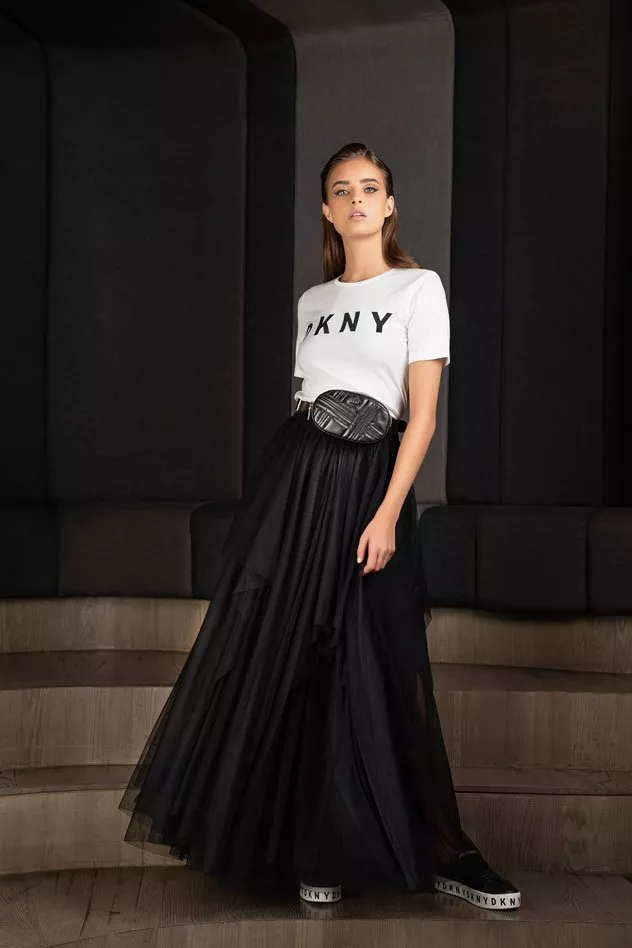 DKNY تُطلق مجموعة ريزورت 2018 الحصرية بالشرق الأوسط
