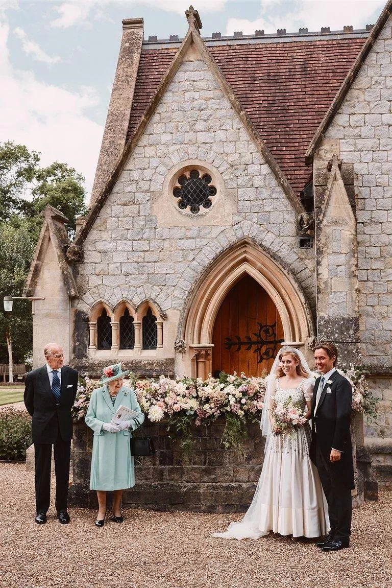 الأميرة بياتريس تطلّ بلوك فينتج في حفل زفافها
