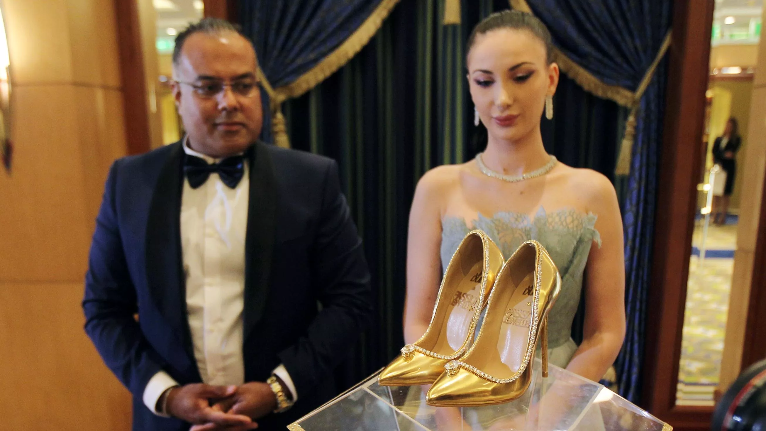 صور أغلى حذاء في العالم: يبلغ ثمنه 17 مليون دولار وموجود في دبي