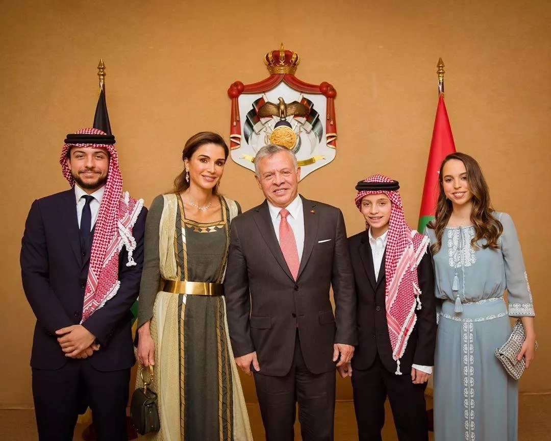 الملكة رانيا تختار إطلالة شرقية بامتياز في عيد استقلال الأردن