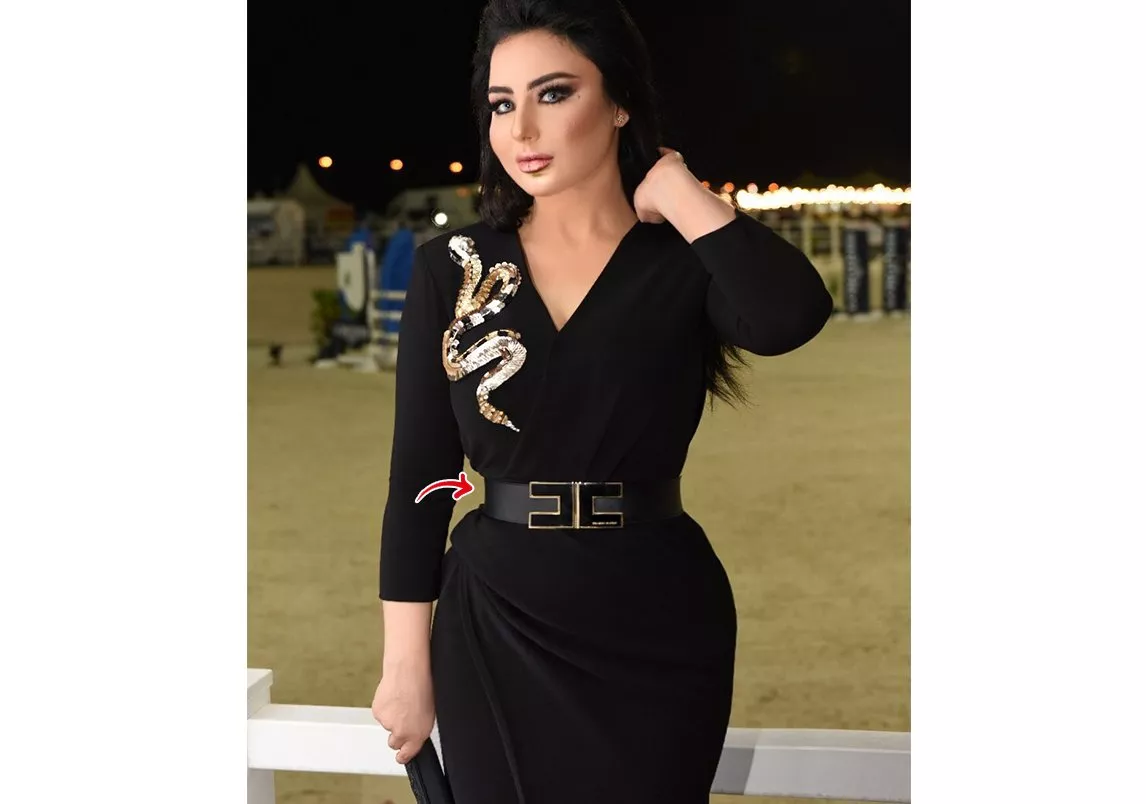 حيلة في الموضة من نجمتكِ المفضلة: سهير القيسي تعرف كيف تنحت خصرها ليبدو أنحف!