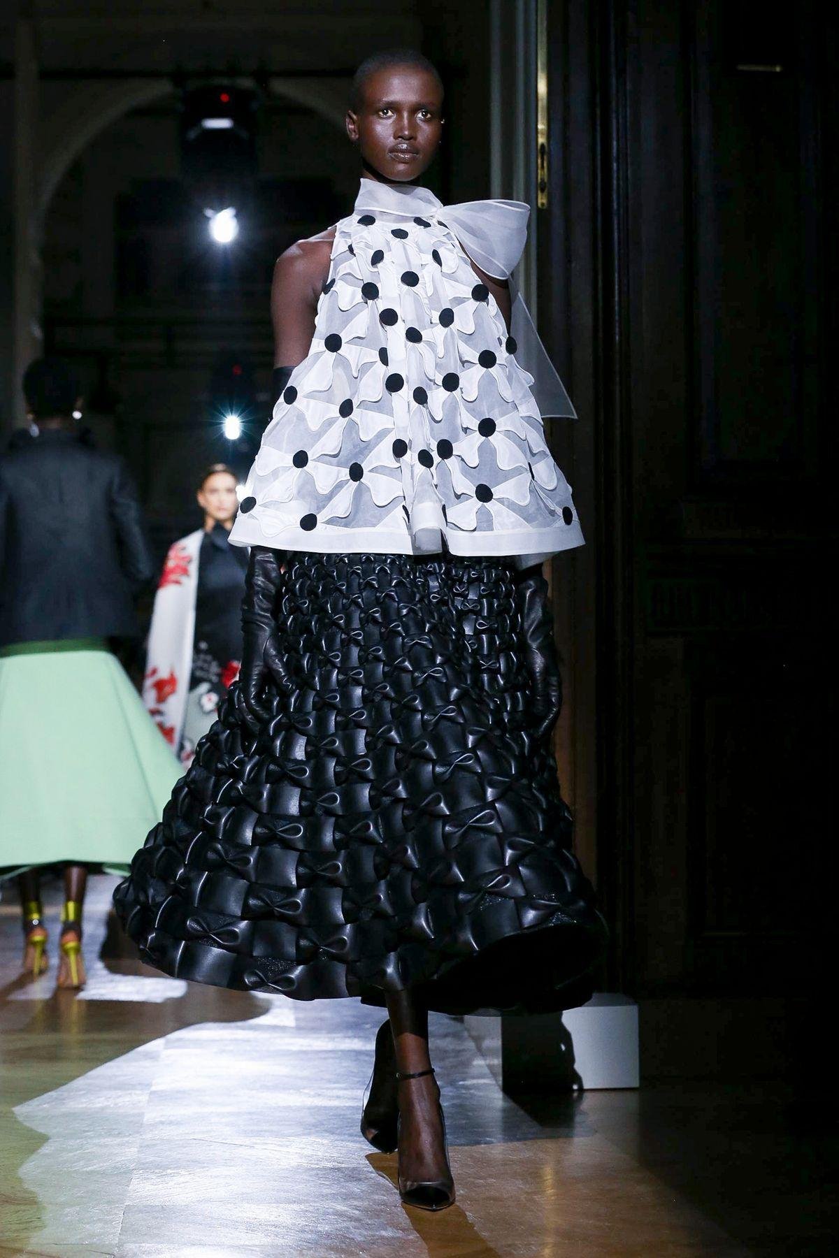 مجموعة فالنتيتو للخياطة الراقية لربيع 2020 أسبوع الموضة الباريسي تصاميم نسائية أزياء نسائية