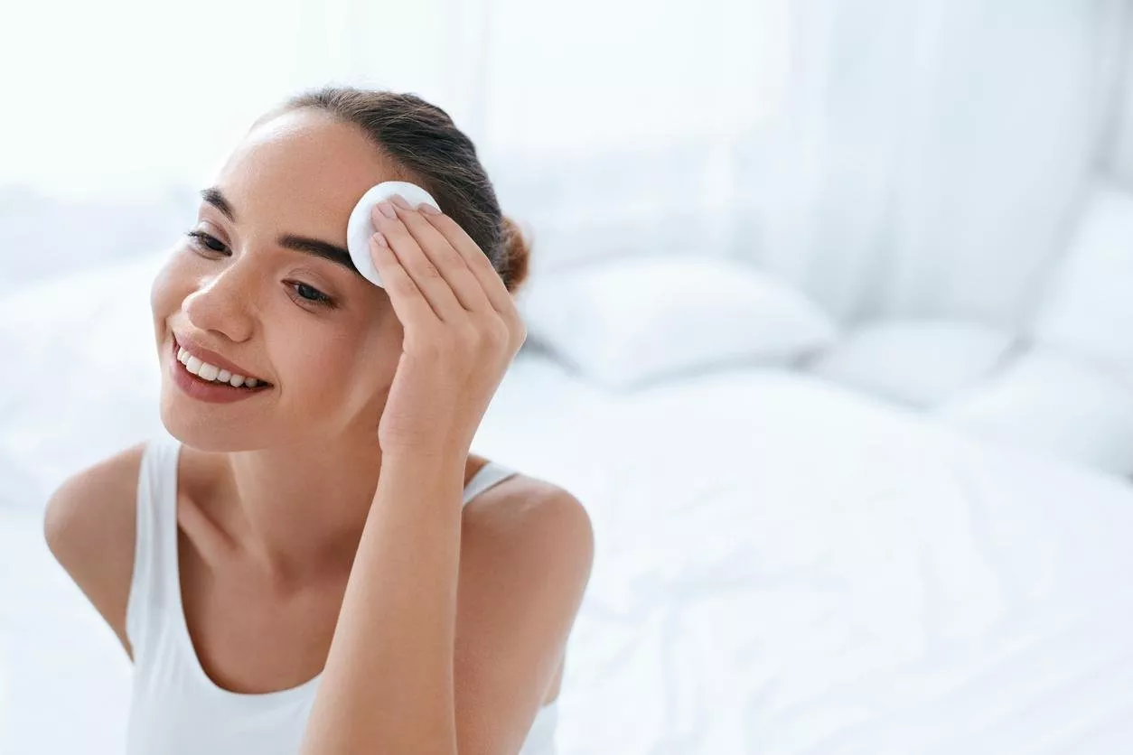 تنظيف البشرة: 10 نصائح لغسل الوجه بطريقة صحيحة وصحّية