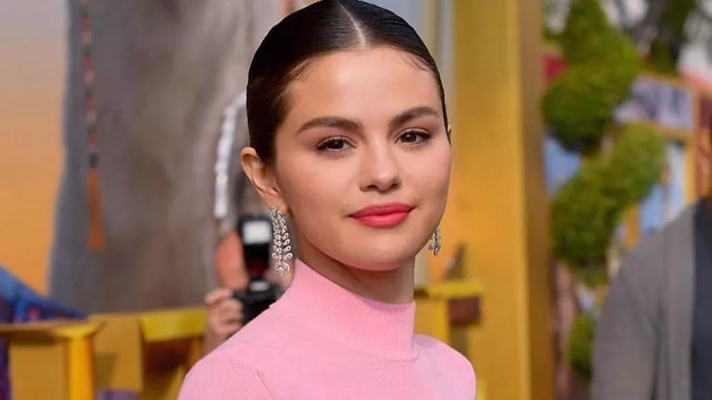 Selena Gomez تعلن عن إطلاق علامتها التجارية لمستحضرات التجميل Rare Beauty