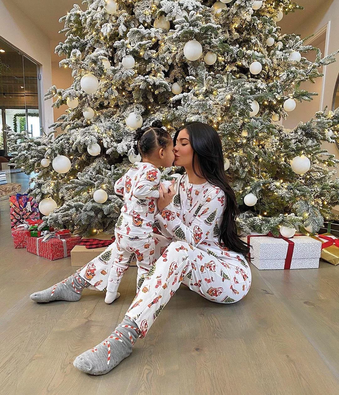 هكذا احتفلت Kylie Jenner بعيد الكرسمس مع ابنتها Stormi